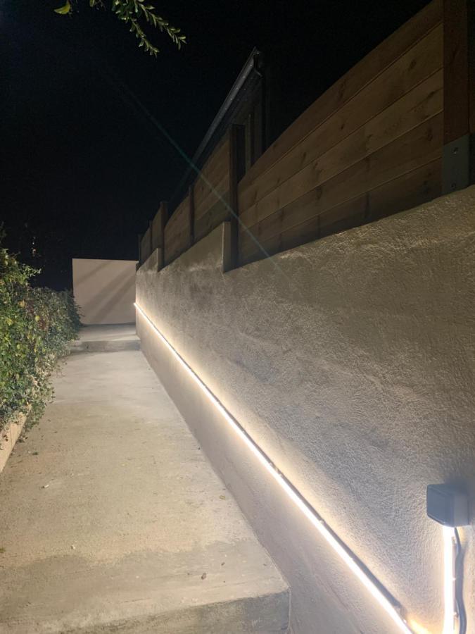 L Isle Jourdain Appartement Entier Recent Et Tout Equipe Proximite Du Centre LʼIsle-Jourdain Exterior foto